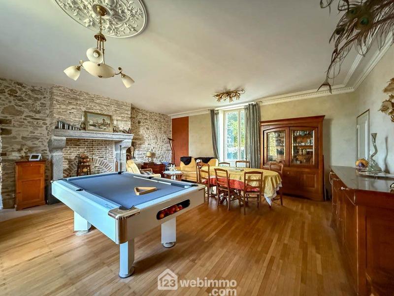 Maison - 692 m² - 21 pièces