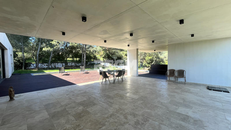 Maison - 246 m² - 5 pièces