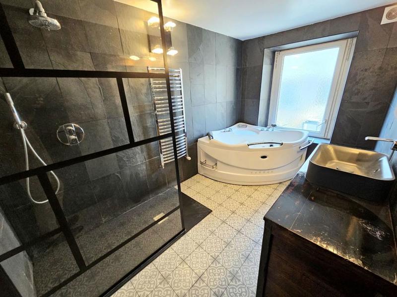 Maison - 278 m² - 11 pièces