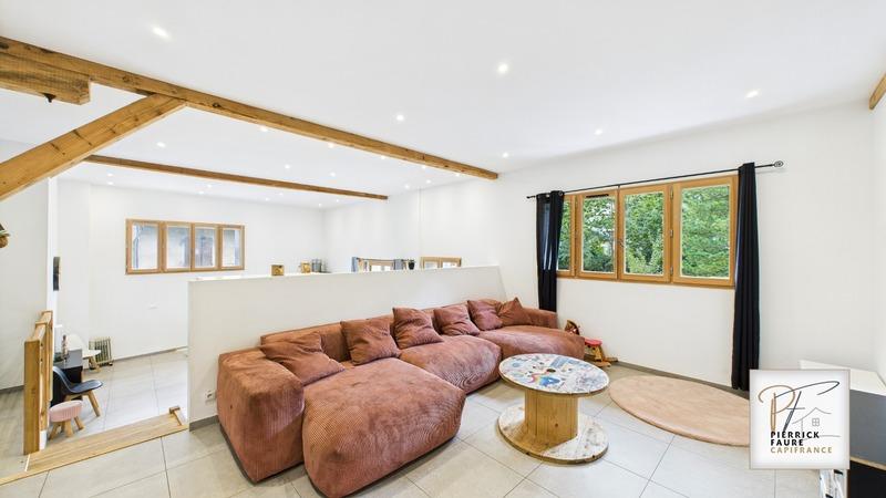 Maison - 252 m² - 8 pièces