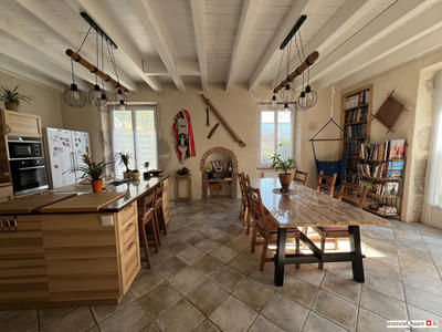 Maison - 200 m² - 6 pièces