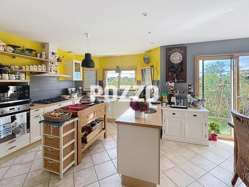 Maison - 196 m² - 9 pièces