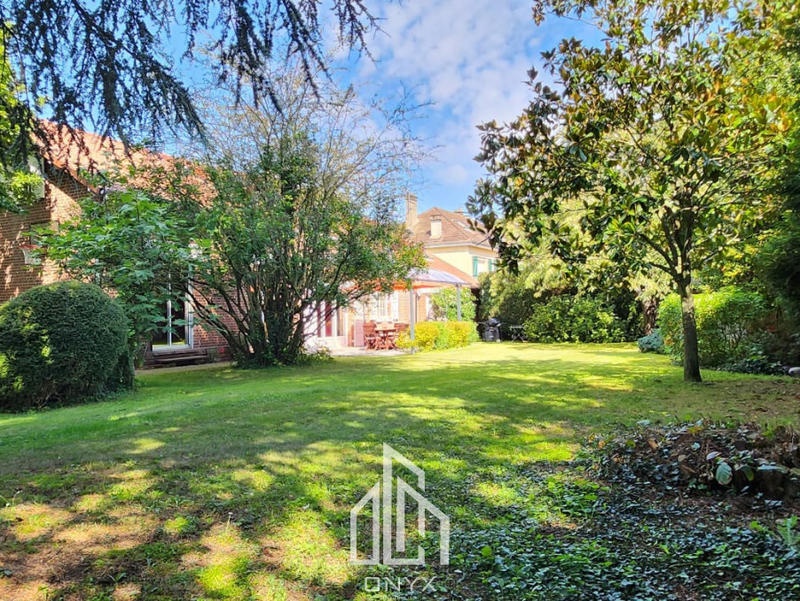 Maison - 224 m² - 9 pièces