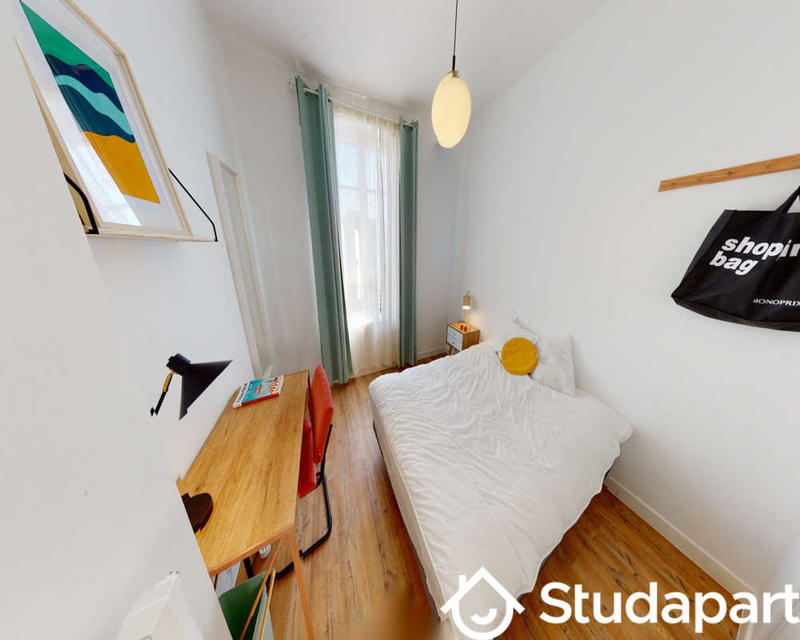 Chambre - 180 m² - 1 pièce