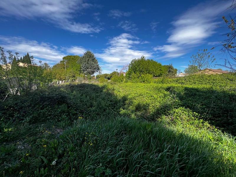 Terrain constructible - 2 400 m²