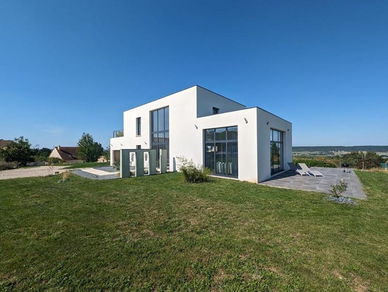 Villa - 170 m² - 6 pièces