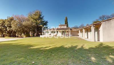 Maison - 305 m² - 10 pièces