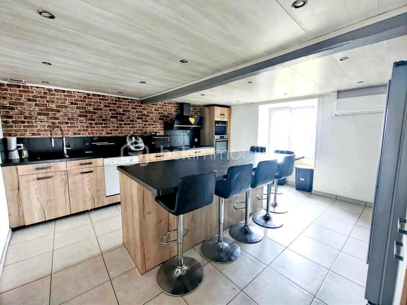 Maison en pierre - 244 m² - 10 pièces