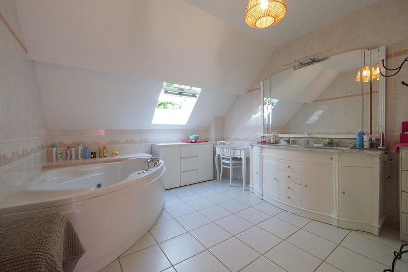 Propriété - 350 m² - 11 pièces