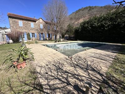 Maison - 196 m² - 8 pièces