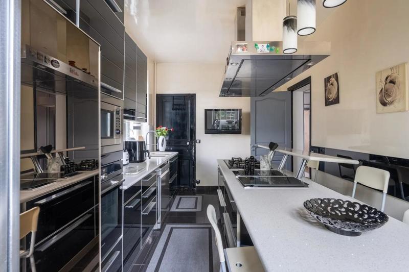 Maison - 250 m² - 7 pièces