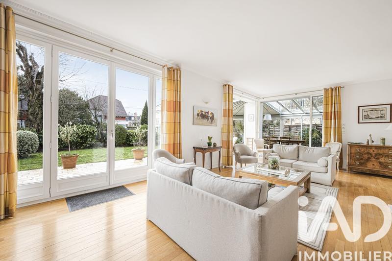 Maison - 237 m² - 8 pièces