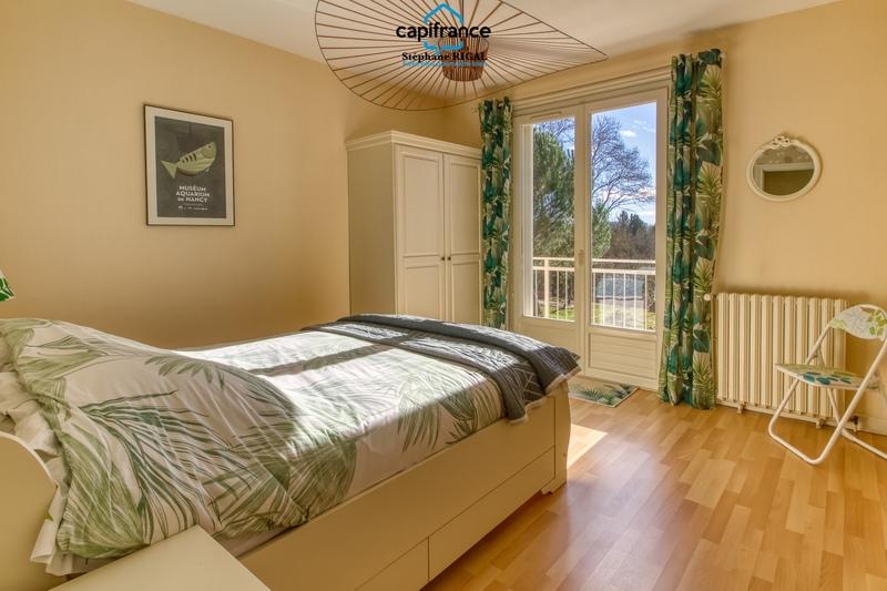 Maison - 185 m² - 8 pièces