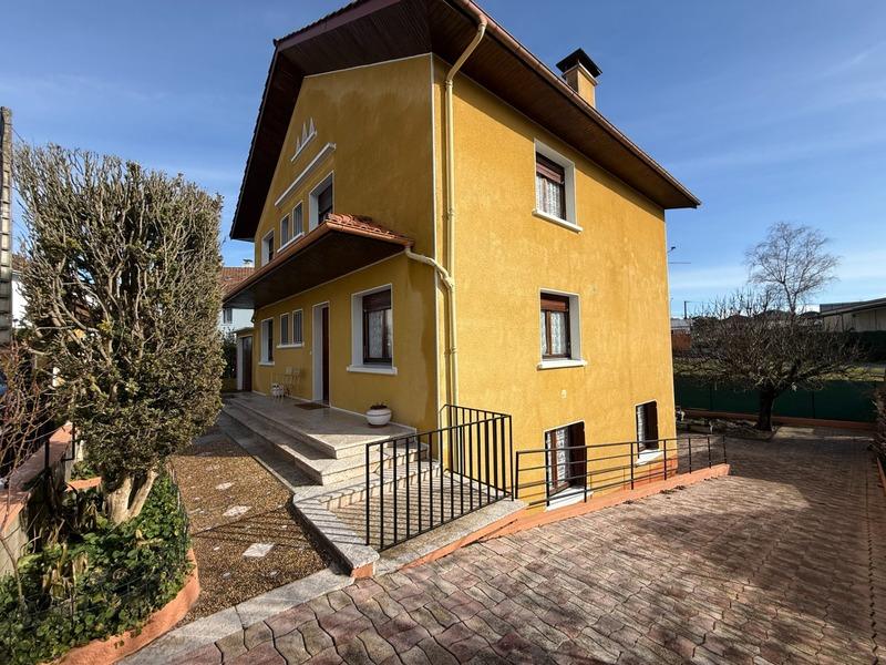 Maison - 158 m² - 12 pièces