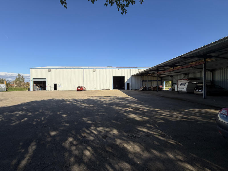 Local artisanal - 930 m² - 2 pièces