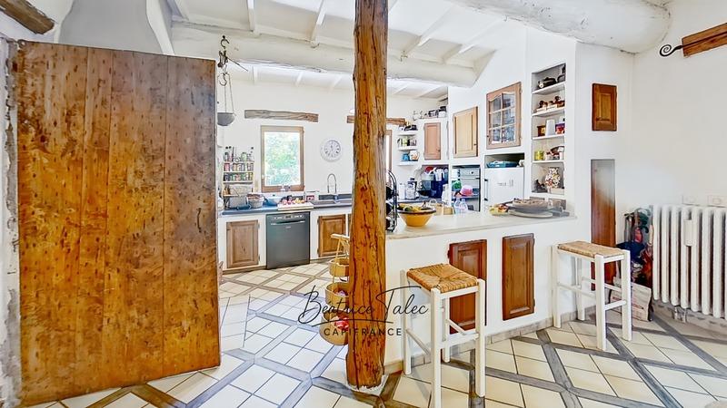 Maison - 390 m² - 16 pièces