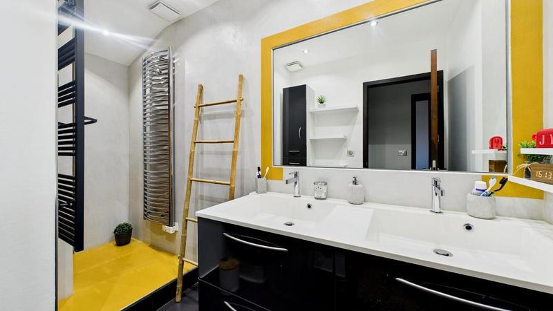 Appartement - 125 m² - 6 pièces