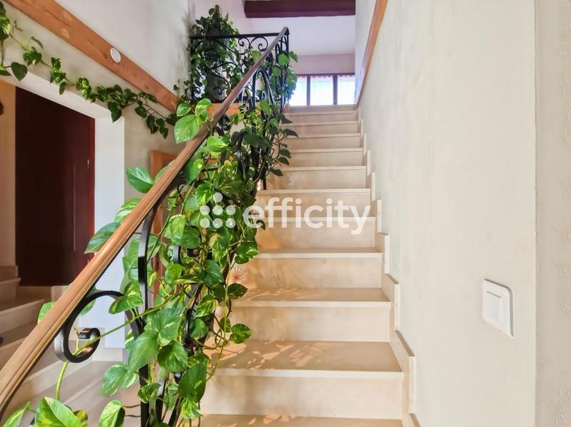 Pavillon - 218 m² - 9 pièces