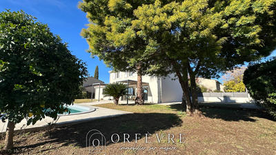 Villa - 1 m² - 5 pièces