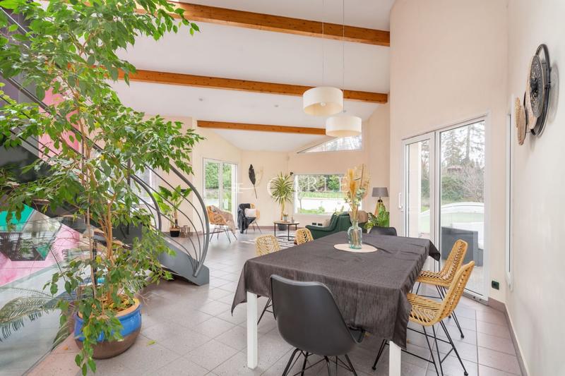 Villa - 207 m² - 9 pièces