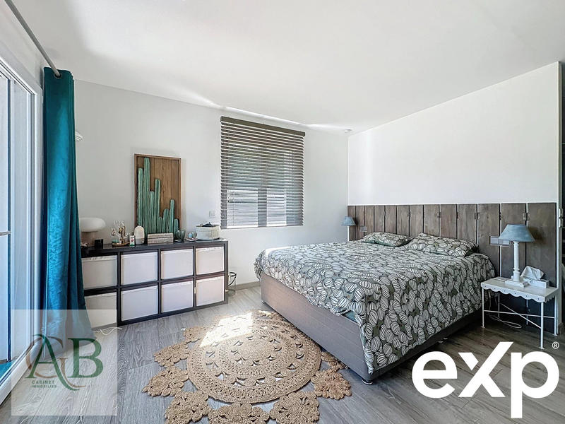 Maison - 220 m² - 7 pièces