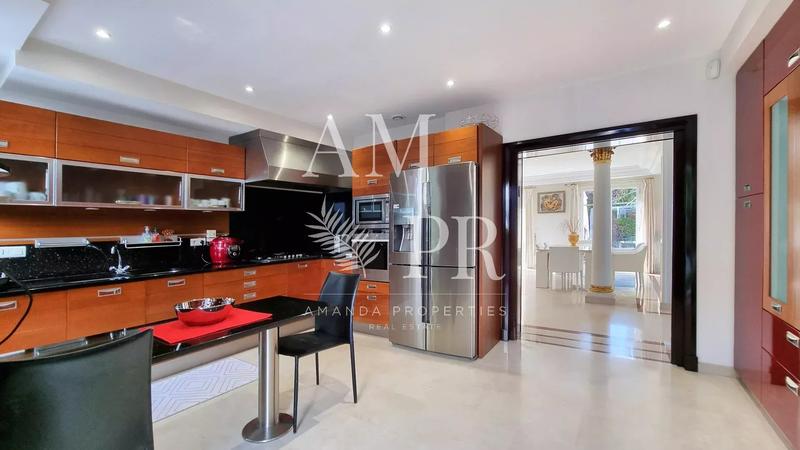 Villa - 350 m² - 8 pièces