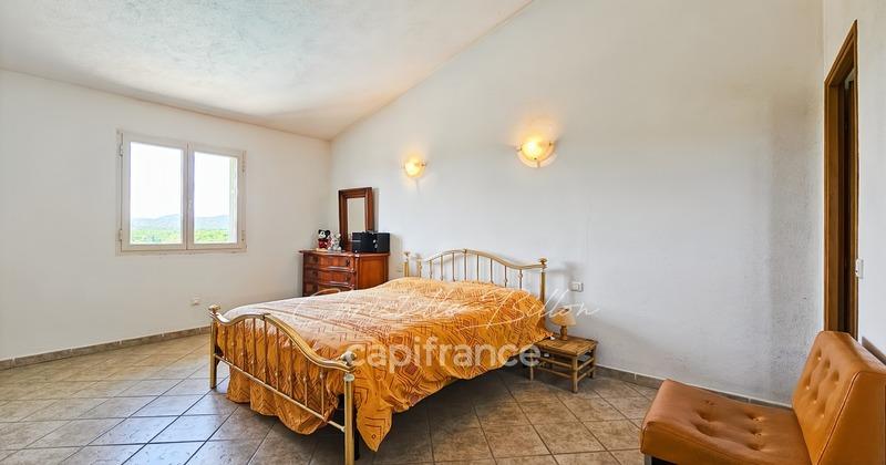 Villa - 246 m² - 10 pièces