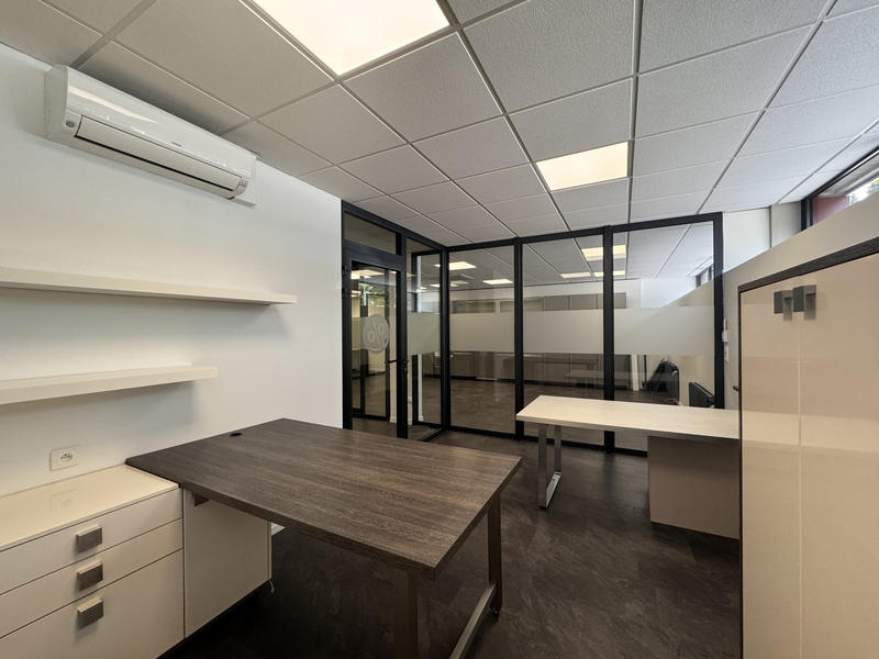 Bureau - 200 m² - 8 pièces