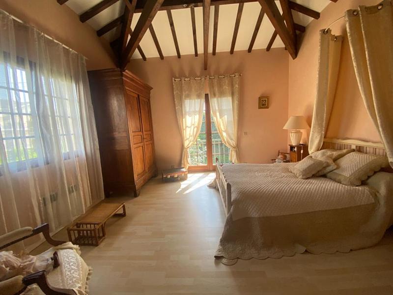 Maison - 208 m² - 6 pièces