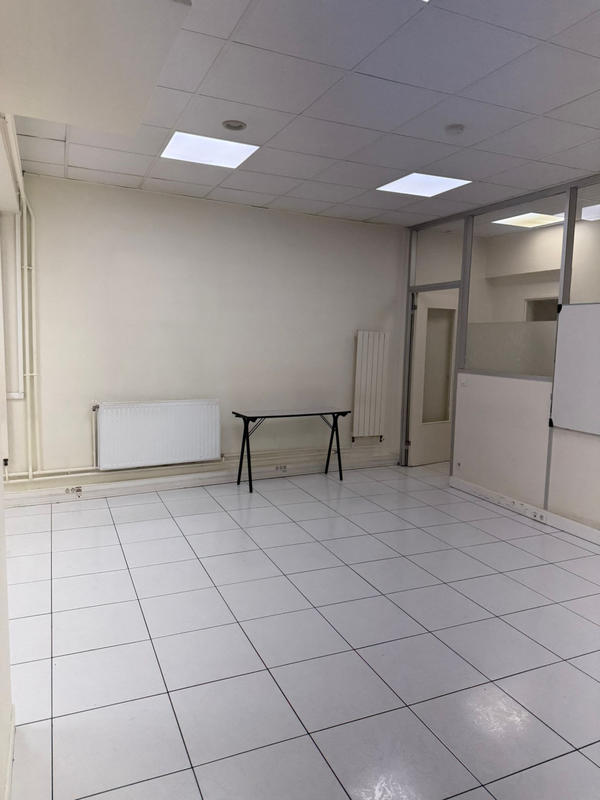 Magasins - 136 m² - 5 pièces