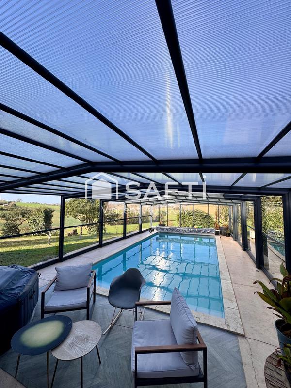 Maison - 250 m² - 7 pièces