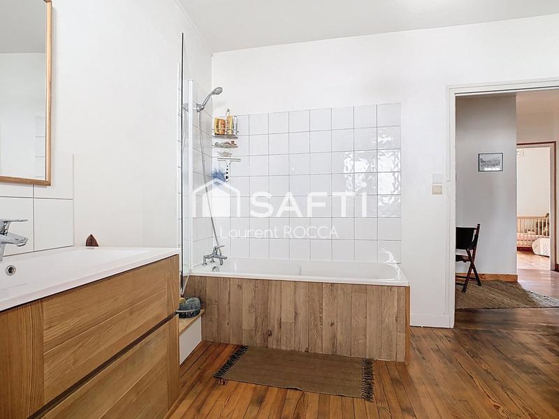 Maison - 140 m² - 5 pièces