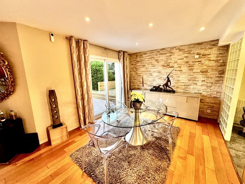 Maison - 121 m² - 6 pièces