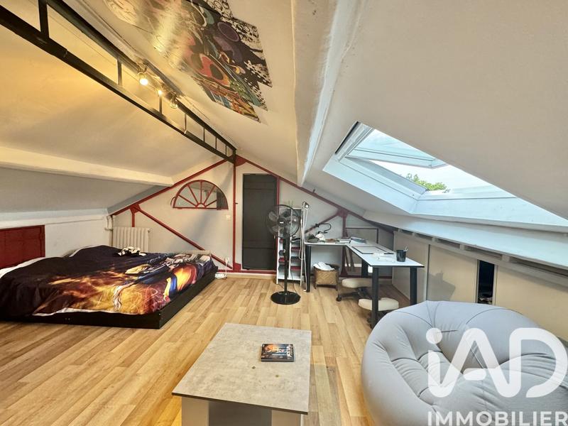 Maison - 240 m² - 9 pièces