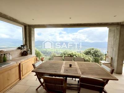 Villa - 263 m² - 9 pièces