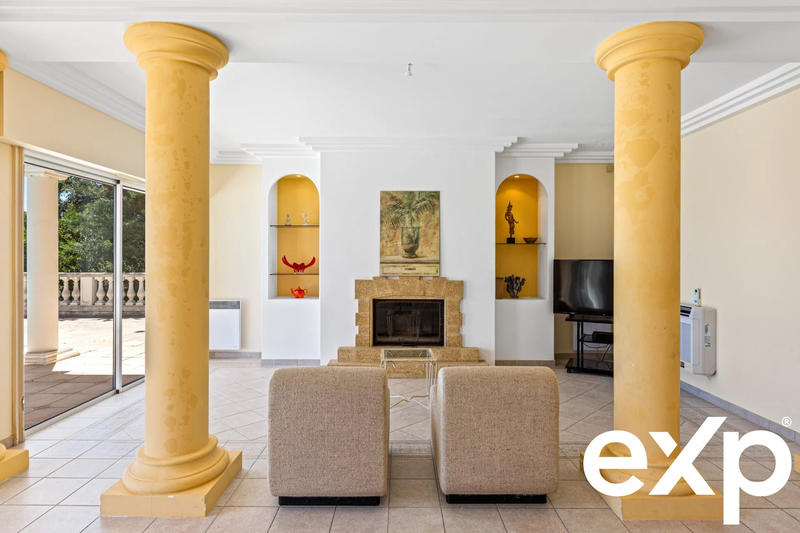 Villa - 285 m² - 6 pièces