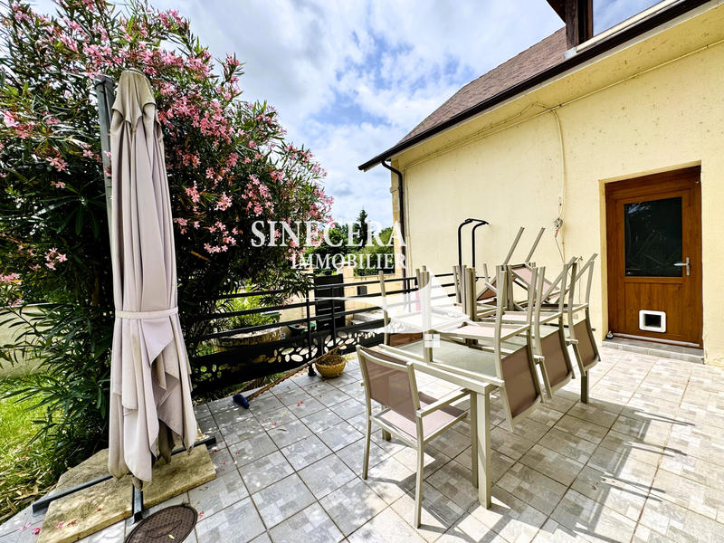 Maison - 243 m² - 10 pièces