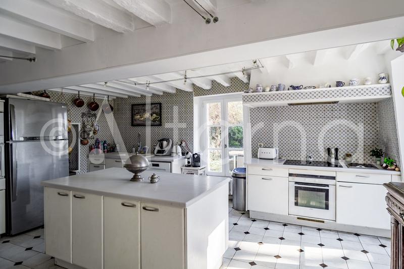 Maison - 350 m² - 12 pièces