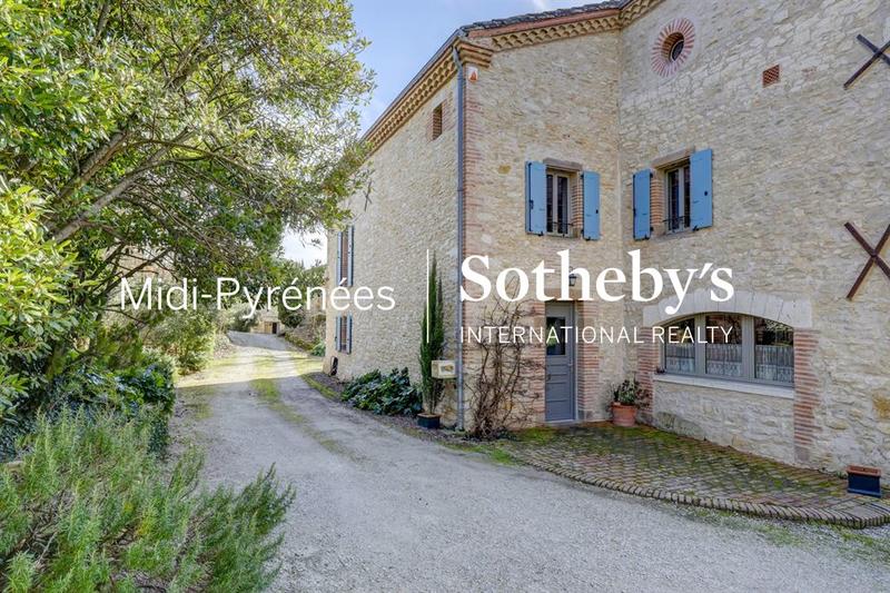 Maison - 585 m² - 18 pièces