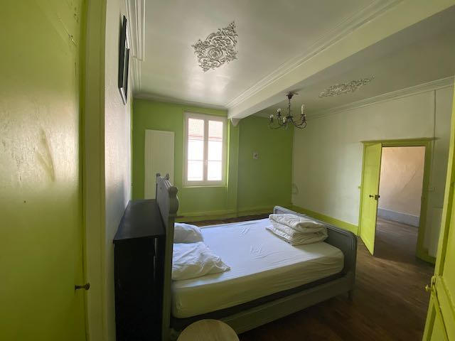 Maison - 180 m² - 8 pièces