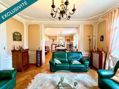 Maison - 207 m² - 8 pièces