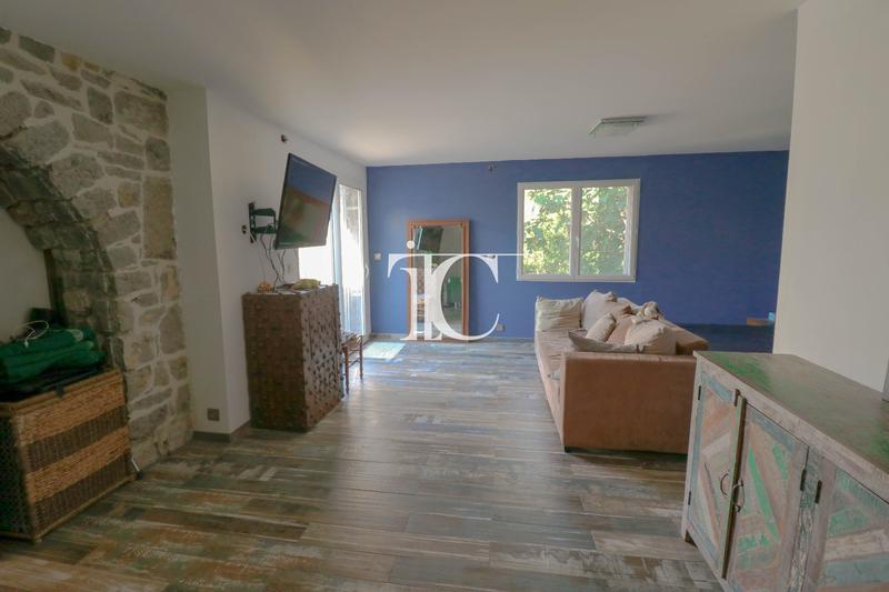 Mas - 195 m² - 5 pièces