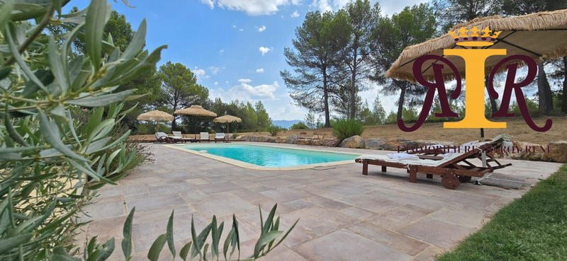 Maison - 334 m² - 10 pièces