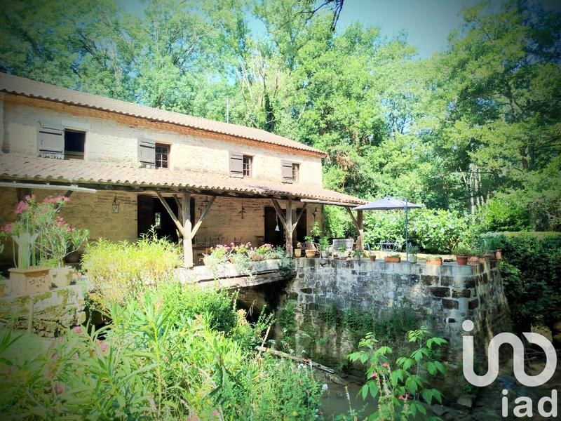 Maison - 400 m² - 8 pièces