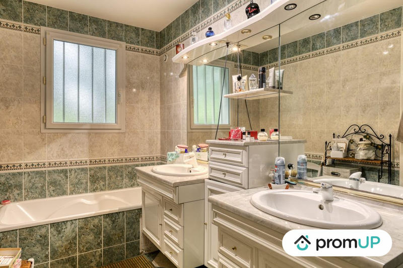 Maison - 128 m² - 7 pièces