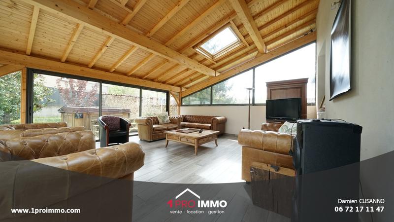 Maison - 270 m² - 8 pièces