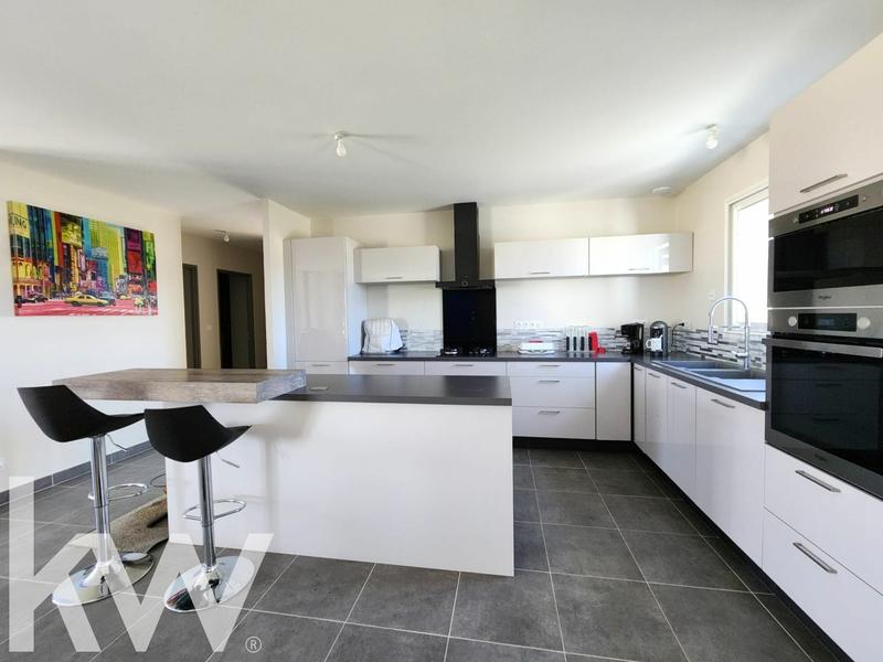 Maison - 3 200 m² - 5 pièces