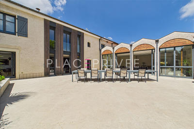 Maison - 540 m² - 13 pièces