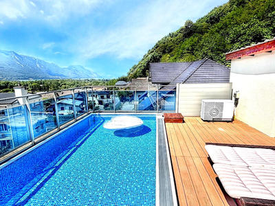 Maison - 202 m² - 7 pièces