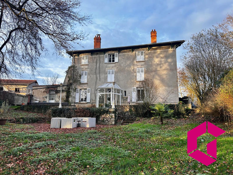 Maison - 340 m² - 6 pièces